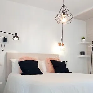 https://divine.puertodelcarmen-hotels.org